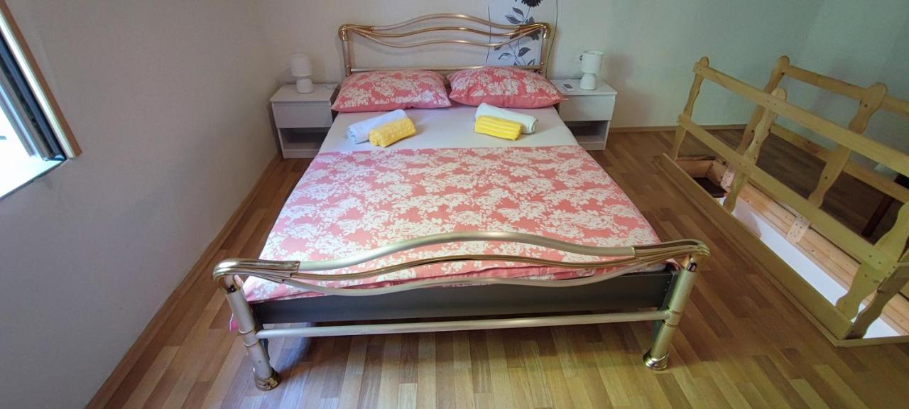 Studio Apartman Kastel Kambelovac Kaštela Exteriör bild