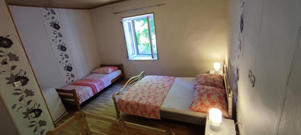Studio Apartman Kastel Kambelovac Kaštela Exteriör bild