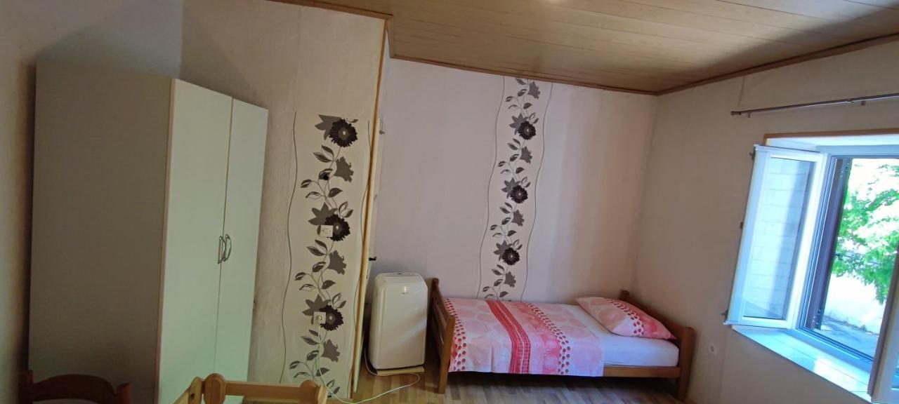Studio Apartman Kastel Kambelovac Kaštela Exteriör bild