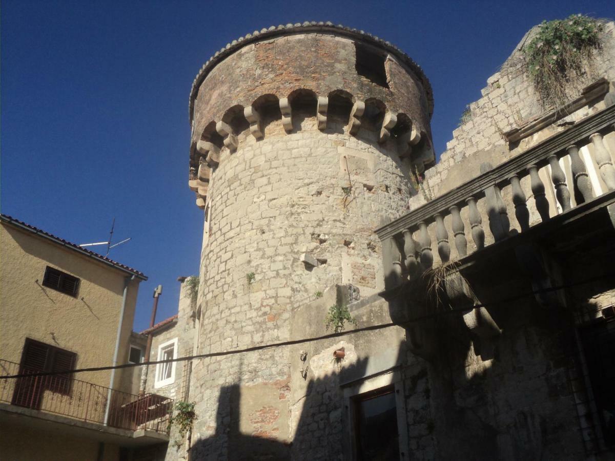 Studio Apartman Kastel Kambelovac Kaštela Exteriör bild
