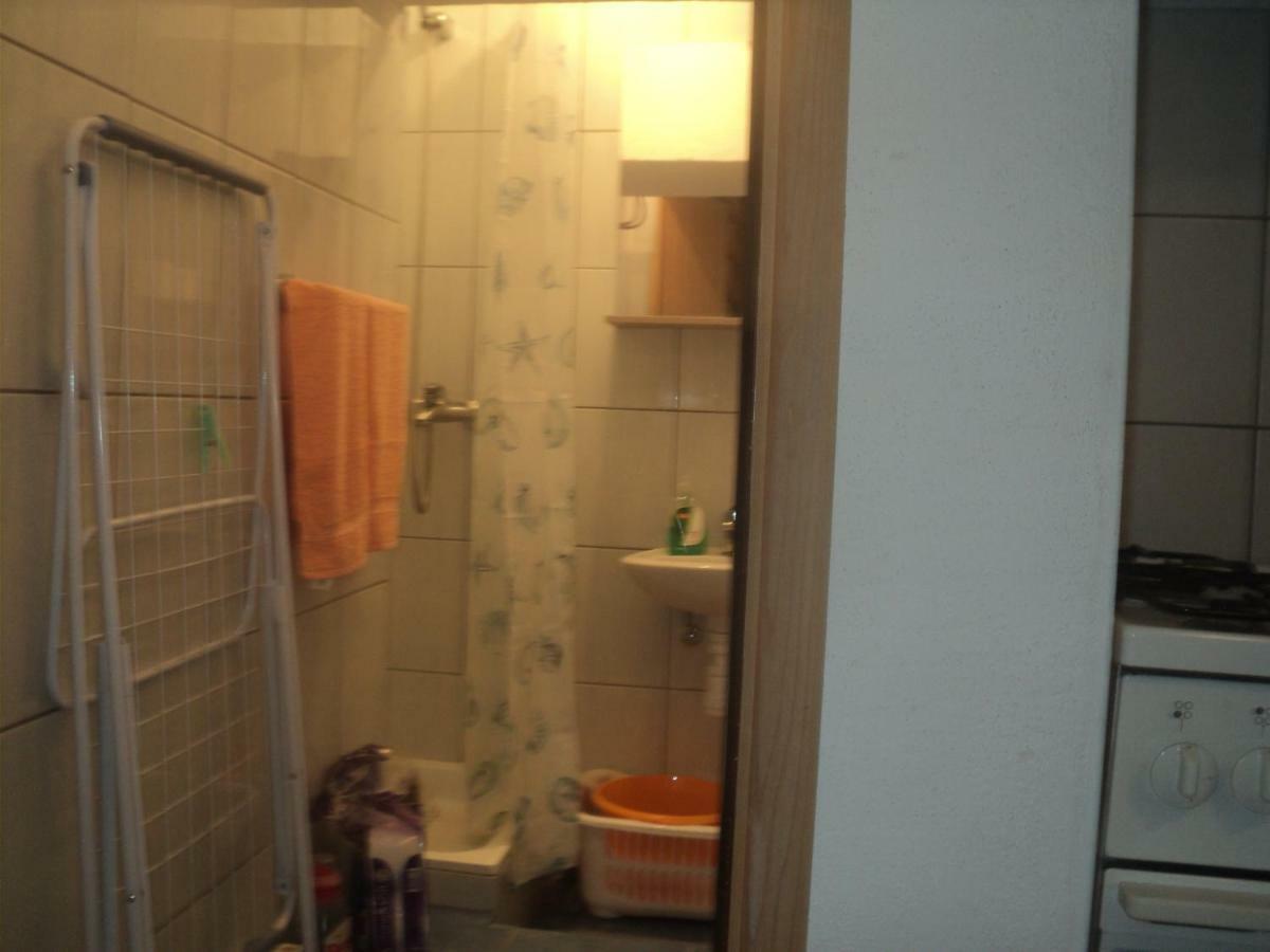 Studio Apartman Kastel Kambelovac Kaštela Exteriör bild