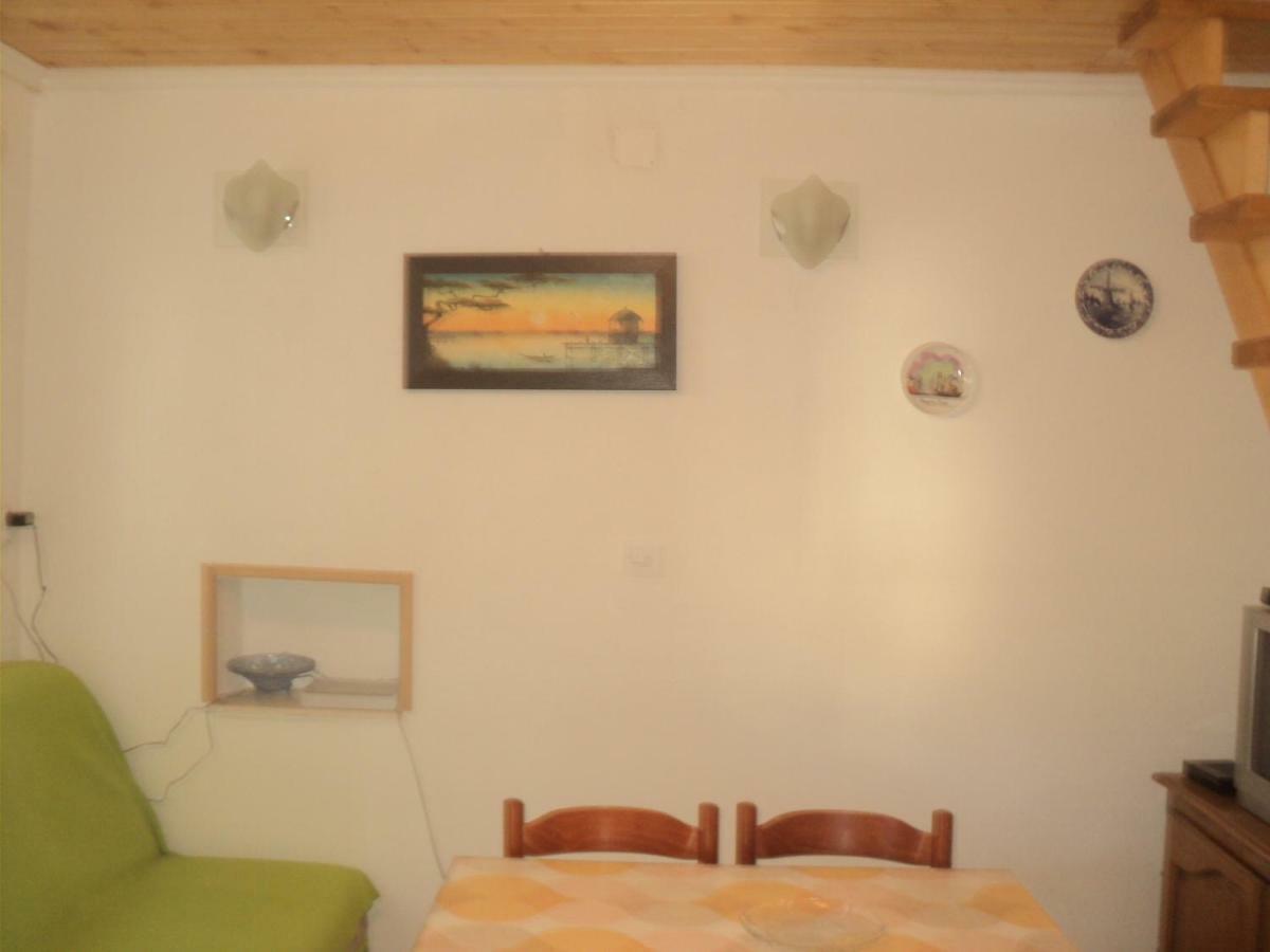 Studio Apartman Kastel Kambelovac Kaštela Exteriör bild