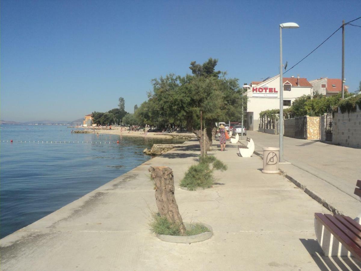 Studio Apartman Kastel Kambelovac Kaštela Exteriör bild